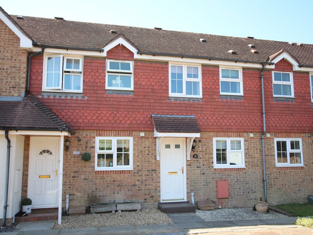 2 bed terraced house to rent in Ropeland Way, Horsham RH12, £1,400 pcm