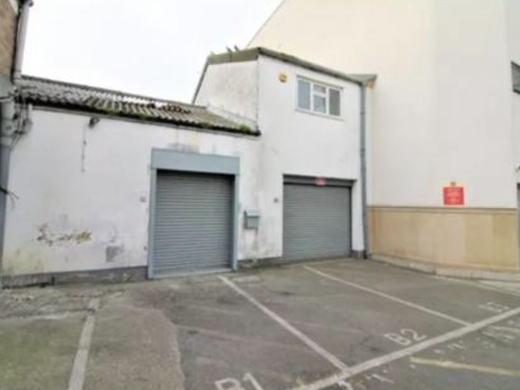 Warehouse to let in Golden Crescent, Hayes, Greater London UB3, £66,000 pa