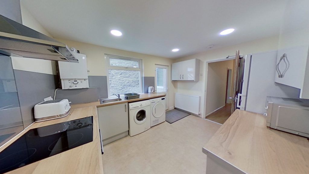 5 bed terraced house to rent in Hilda Street, Treforest, Pontypridd CF37, £355 pppm