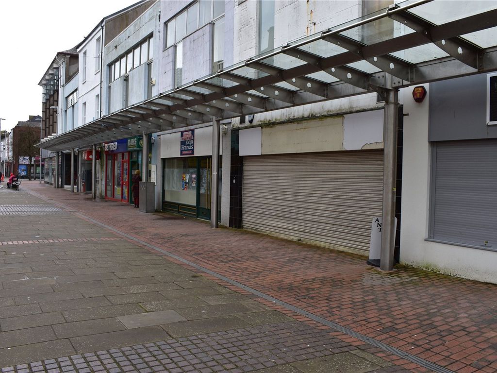 Retail premises to let in Stepney Street, Llanelli SA15, £15,000 pa