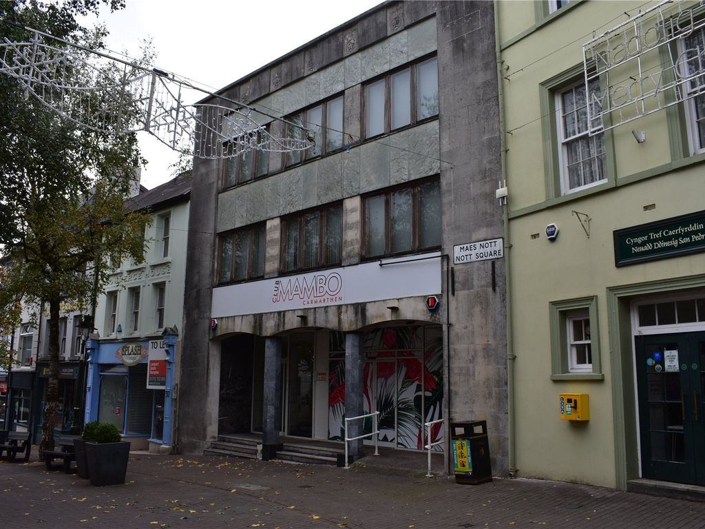 Office to let in Nott Square, Carmarthen SA31, £4,550 pa