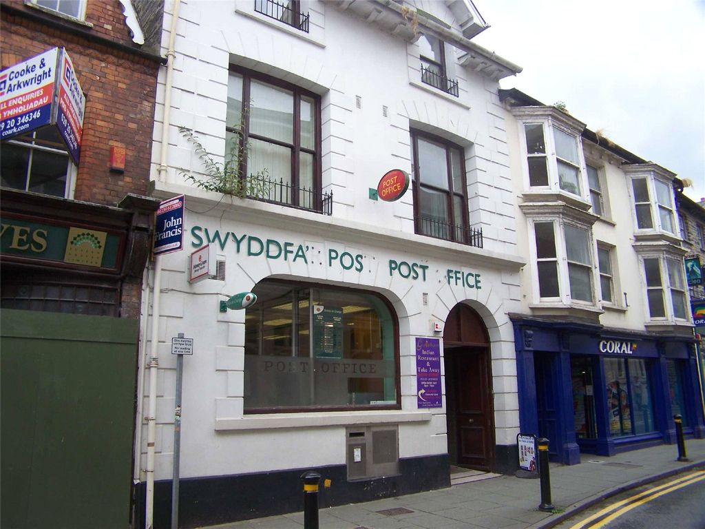 Retail premises to let in High Street, Cardigan SA43, £13,500 pa