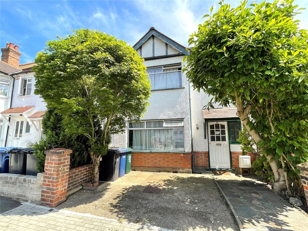 3 bed end terrace house for sale in Alexandra Road, Golders Green NW4, £675,000