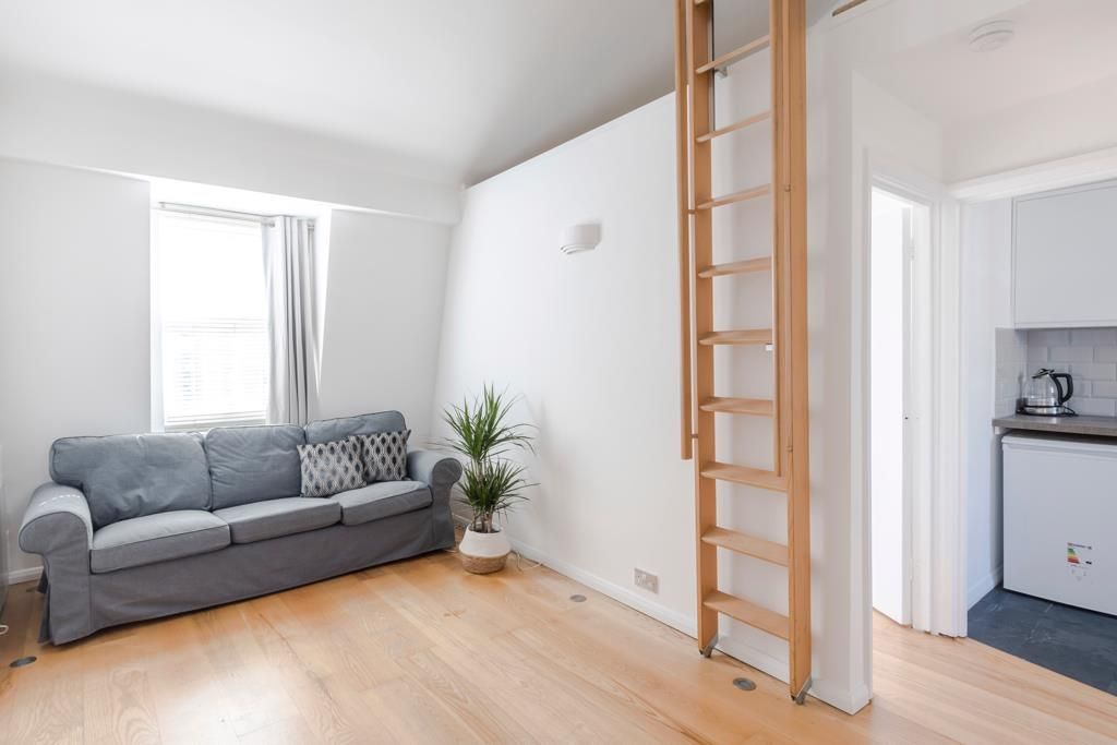 1 bed flat for sale in Cleveland Street, Fitzrovia W1T, £450,000