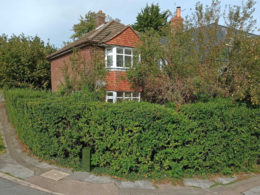 3 bed detached house for sale in Crouchfield, Boxmoor HP1, £700,000