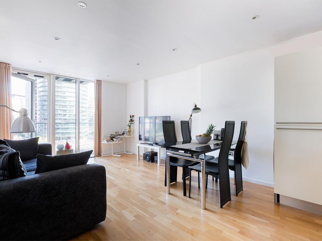 2 bed flat for sale in Millharbour, London E14, £585,000
