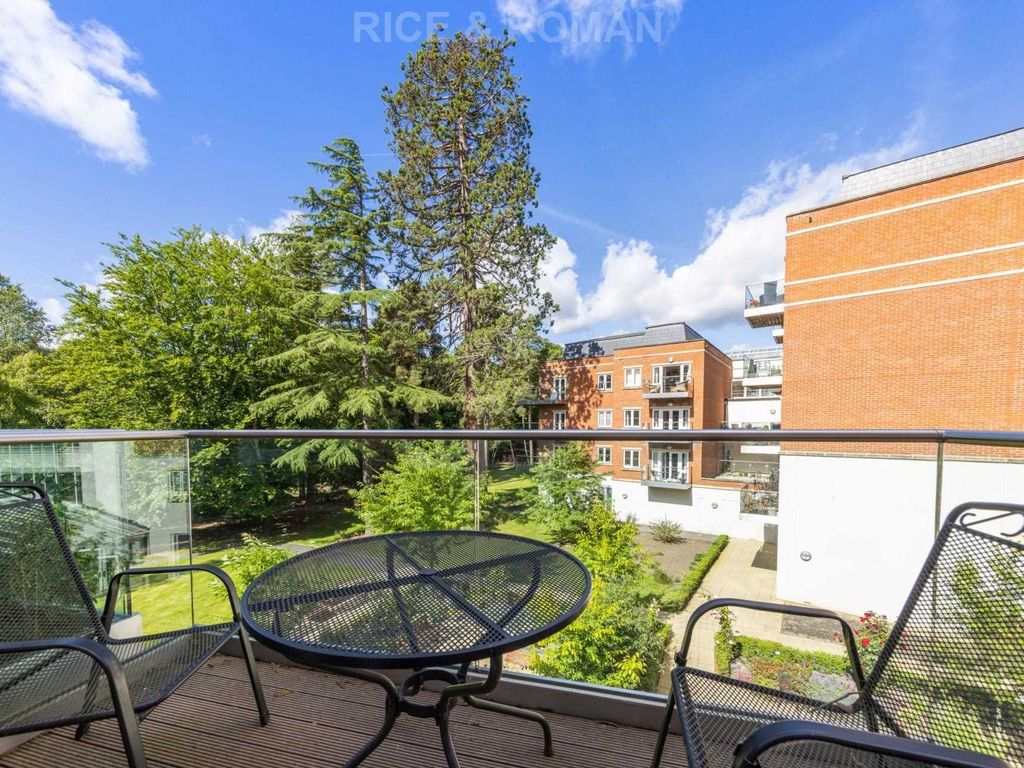 2 bed flat for sale in Lynwood Village, Ascot SL5, £390,000