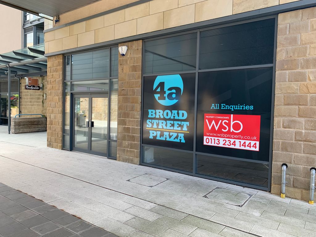 Retail premises to let in Unit 4A - Broad Street Plaza, Broad Street Plaza, Halifax HX1, £24,740 pa