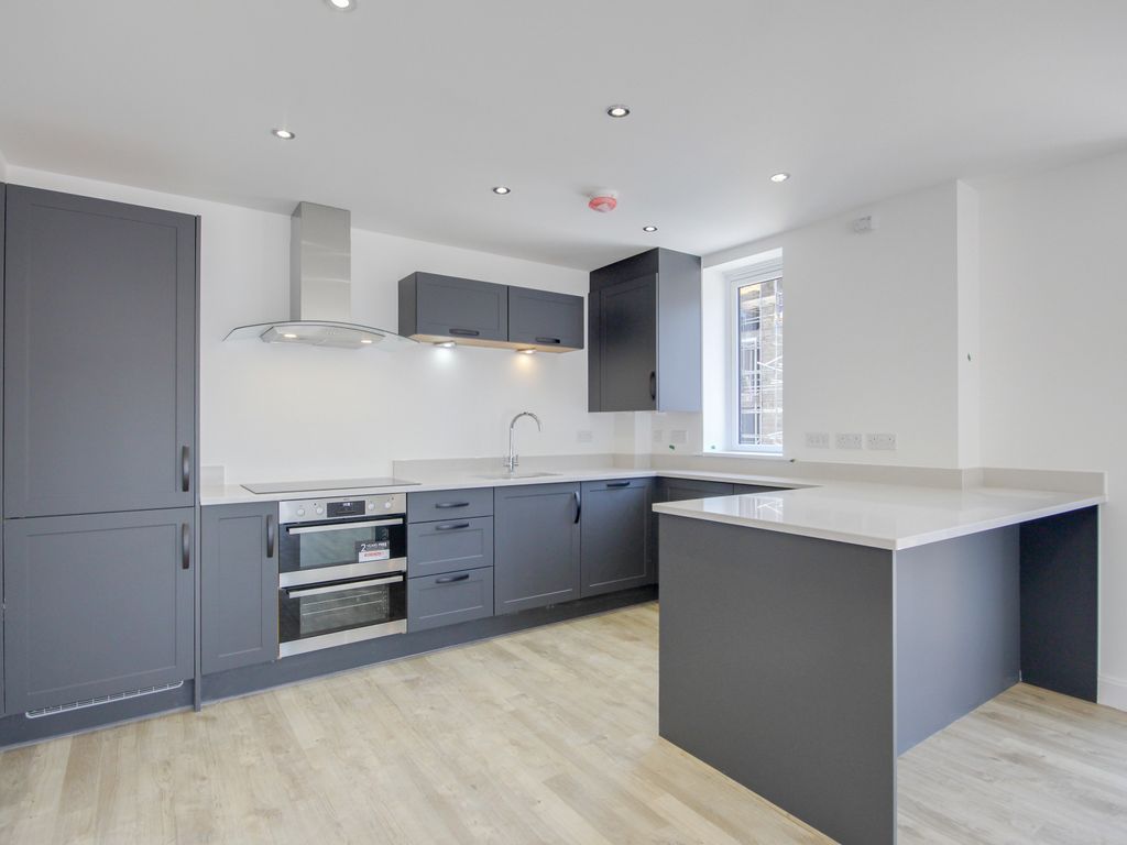 2 bed flat to rent in Biscoe Way, Wokingham RG40, £1,750 pcm