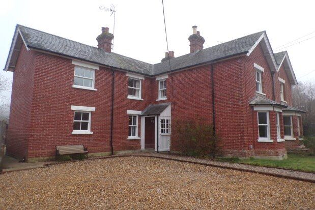 3 bed property to rent in Stuckton, Fordingbridge SP6, £2,000 pcm
