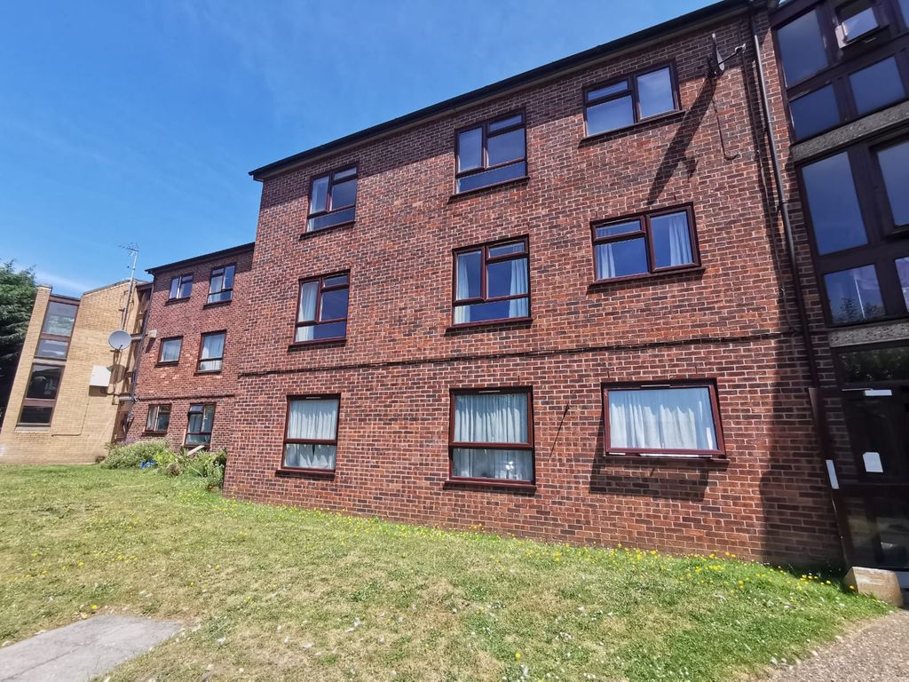 3 bed flat to rent in Russet Grove, Norwich NR4, £1,350 pcm