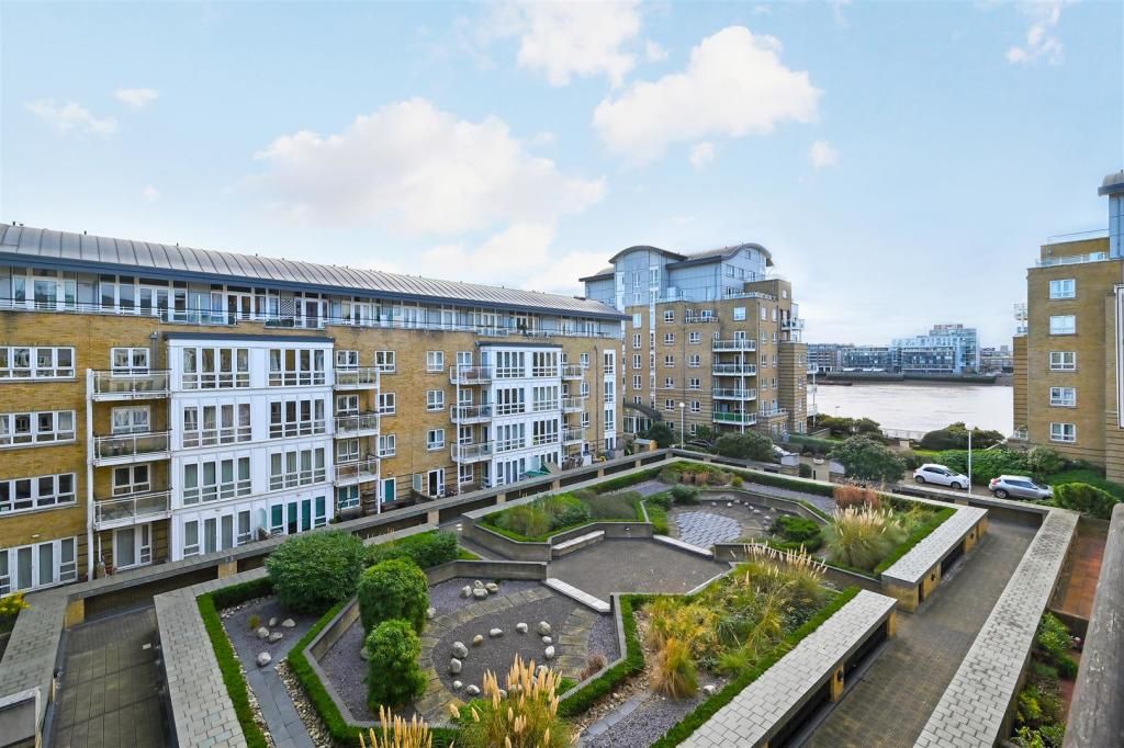 1 bed flat for sale in St Davids Square, London E14, £359,995