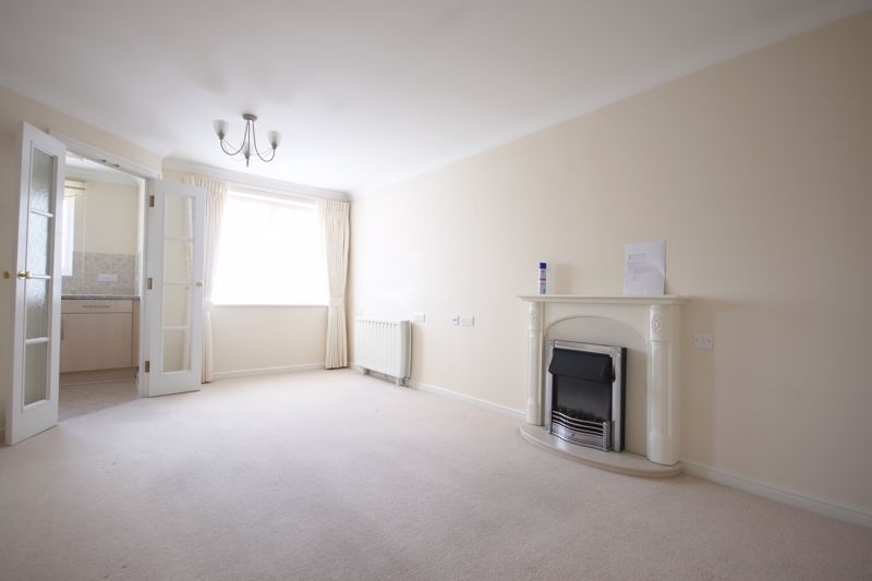1 bed flat for sale in Pheasant Court, Watford WD25, £159,500