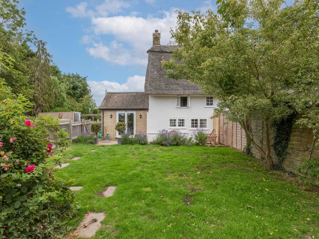 3 bed cottage for sale in Ermine Way, Arrington SG8, £400,000