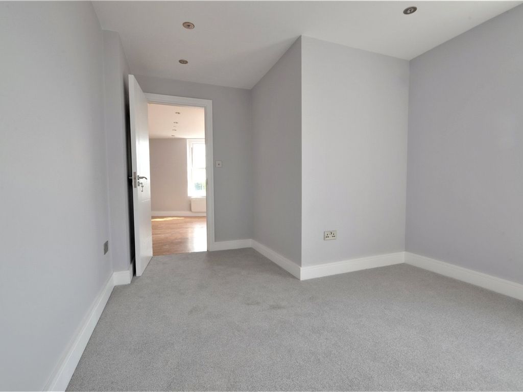 1 bed flat to rent in Horley, Surrey RH6, £1,050 pcm