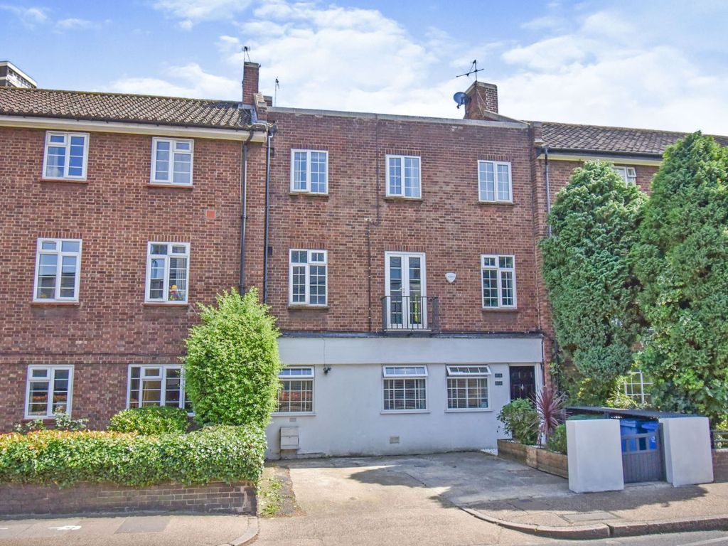 2 bed flat for sale in Wyndham Road, Cambewell SE5, £575,000