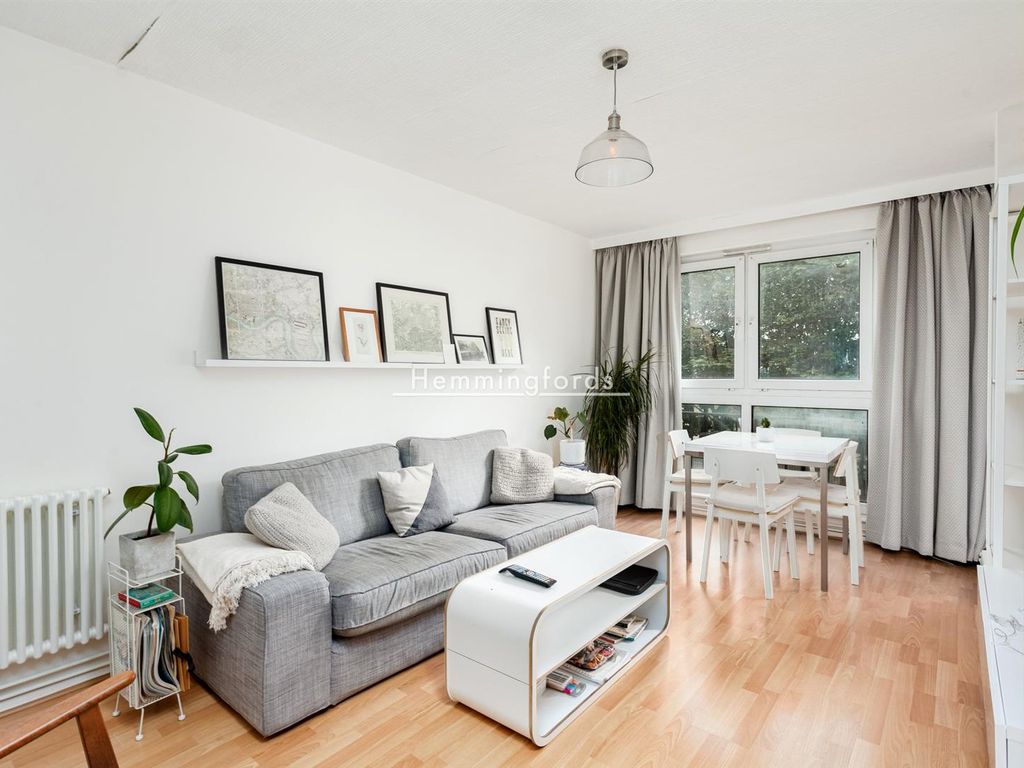 3 bed flat for sale in Pakenham House, Wellington Row E2, £550,000