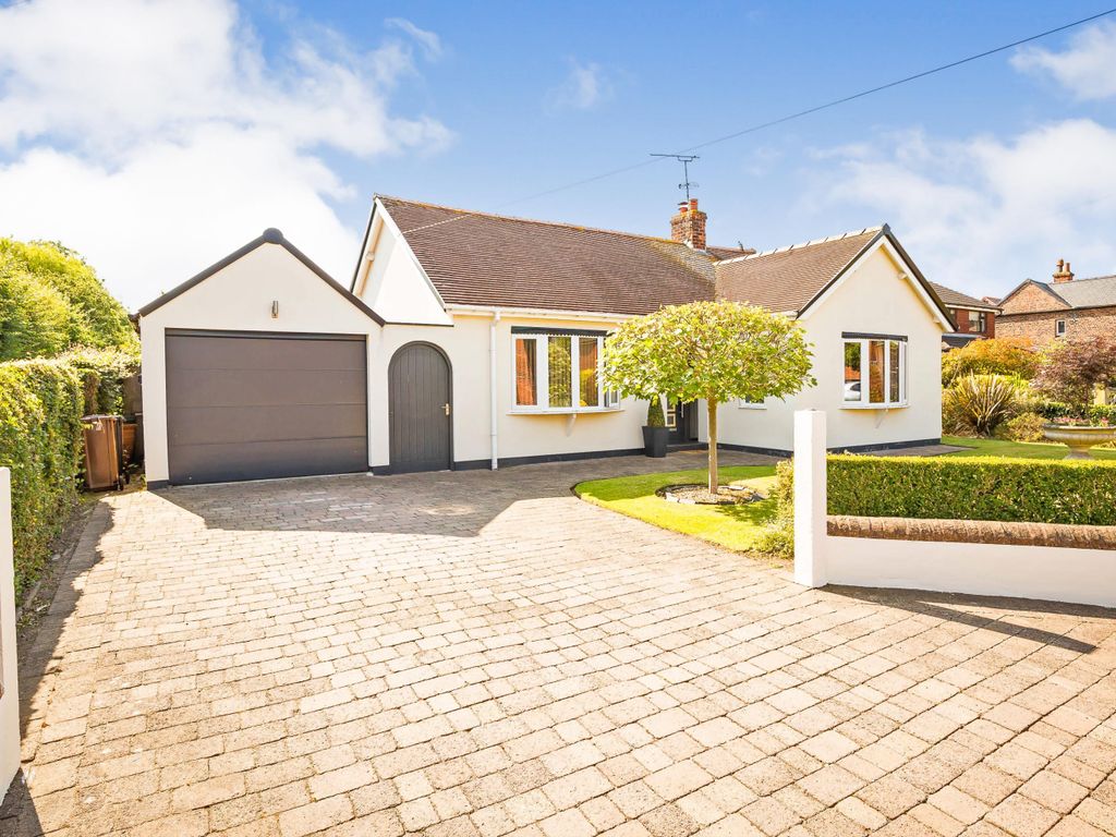 3 bed detached bungalow for sale in Bretton Lane, Chester CH4, £449,950