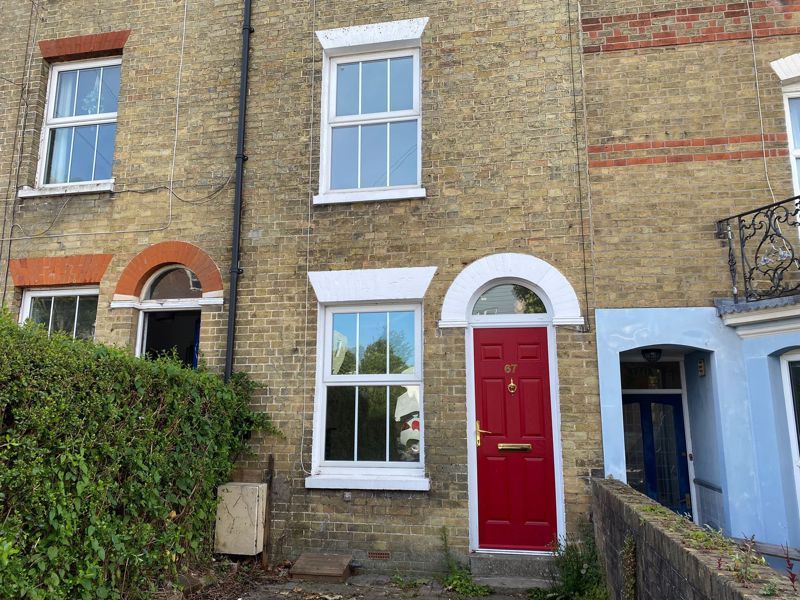 4 bed terraced house to rent in Victoria Road, Cowes PO31, £1,300 pcm