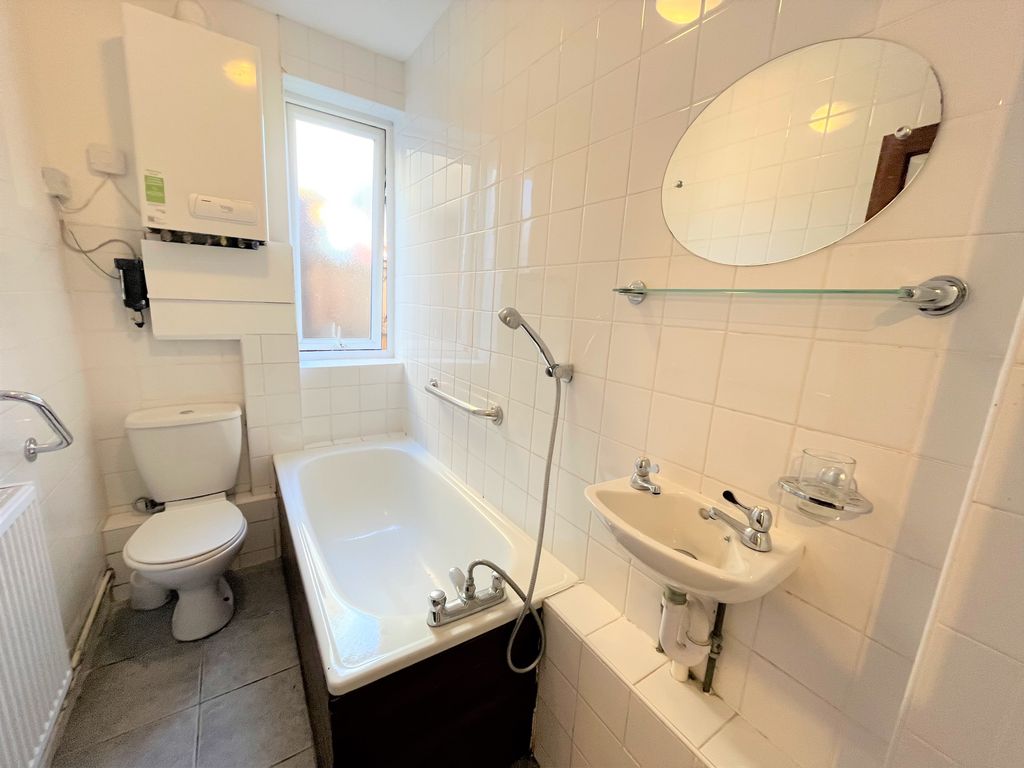 1 bed flat to rent in London Road, Southend SS1, £950 pcm