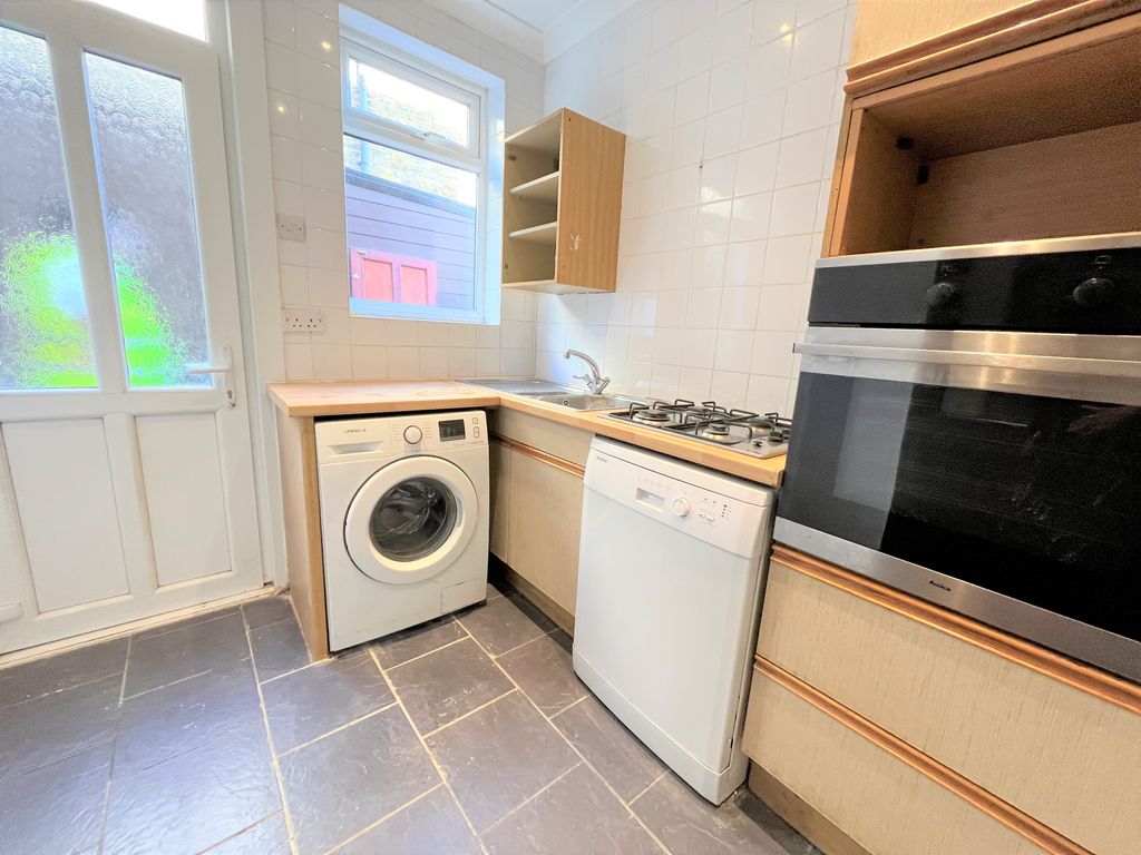 1 bed flat to rent in London Road, Southend SS1, £950 pcm