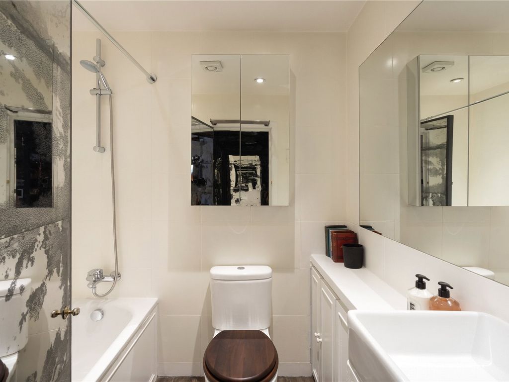 1 bed flat for sale in Westbourne Grove, Bayswater W2, £750,000