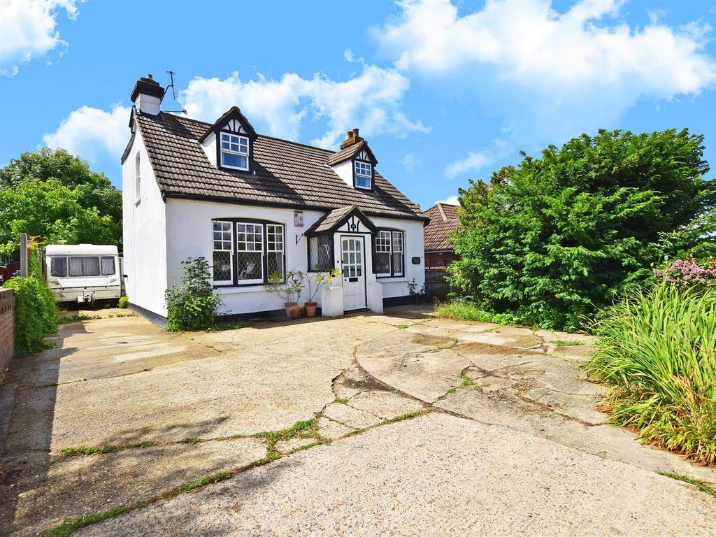 5 bed detached house for sale in Hempstead Road, Hempstead, Gillingham ME7, £475,000