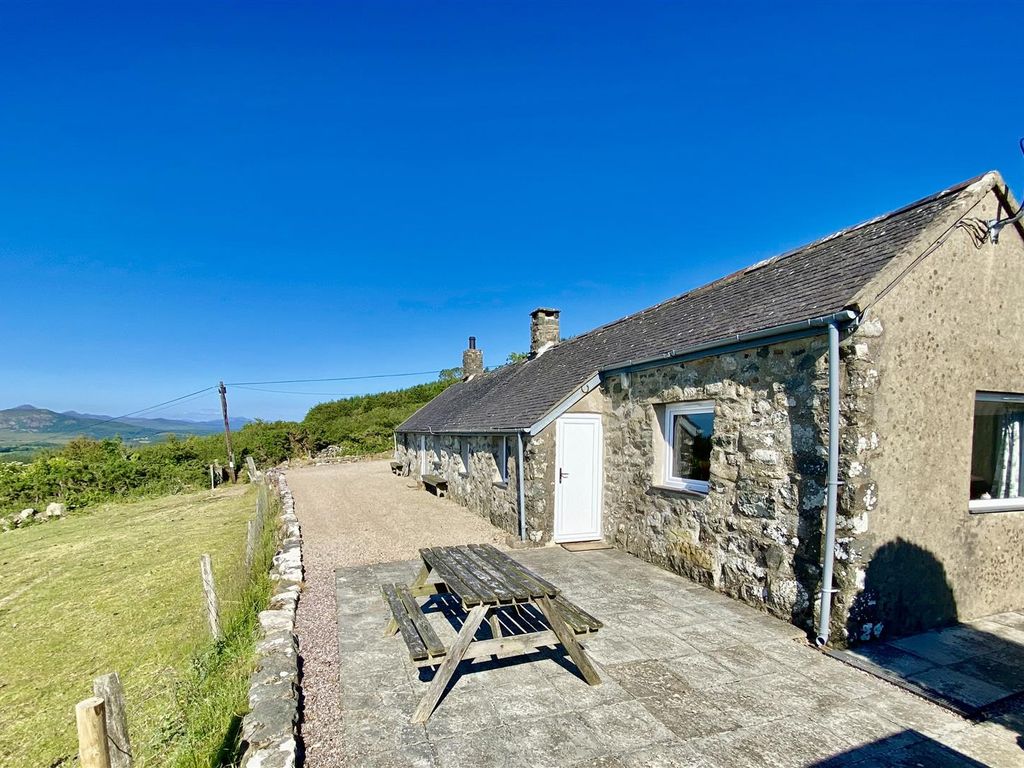 2 bed cottage for sale in Garnfadryn, Pwllheli LL53, £389,000