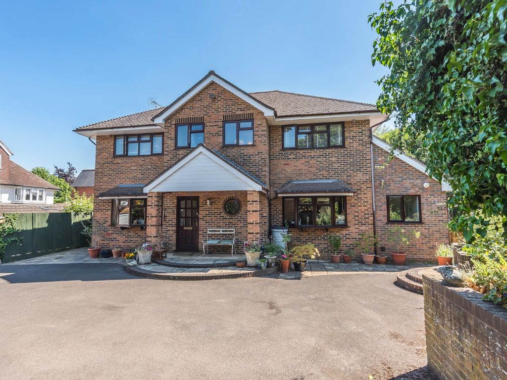 4 bed detached house for sale in Addington Road, Reading, Berkshire RG1, £925,000