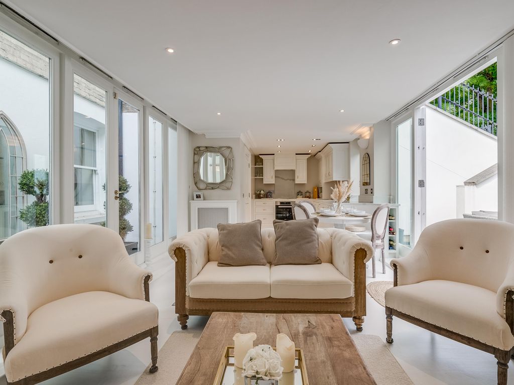 1 bed flat for sale in Thornton Place, Clapham Common North Side, Clapham SW4, £825,000