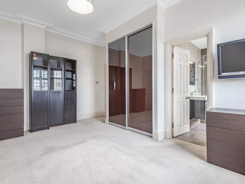 2 bed flat for sale in Baker Street, London NW1, £1,200,000