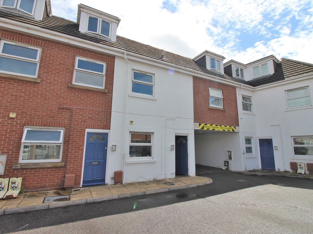 1 bed flat for sale in Manor Park Avenue, Portsmouth PO3, £125,000