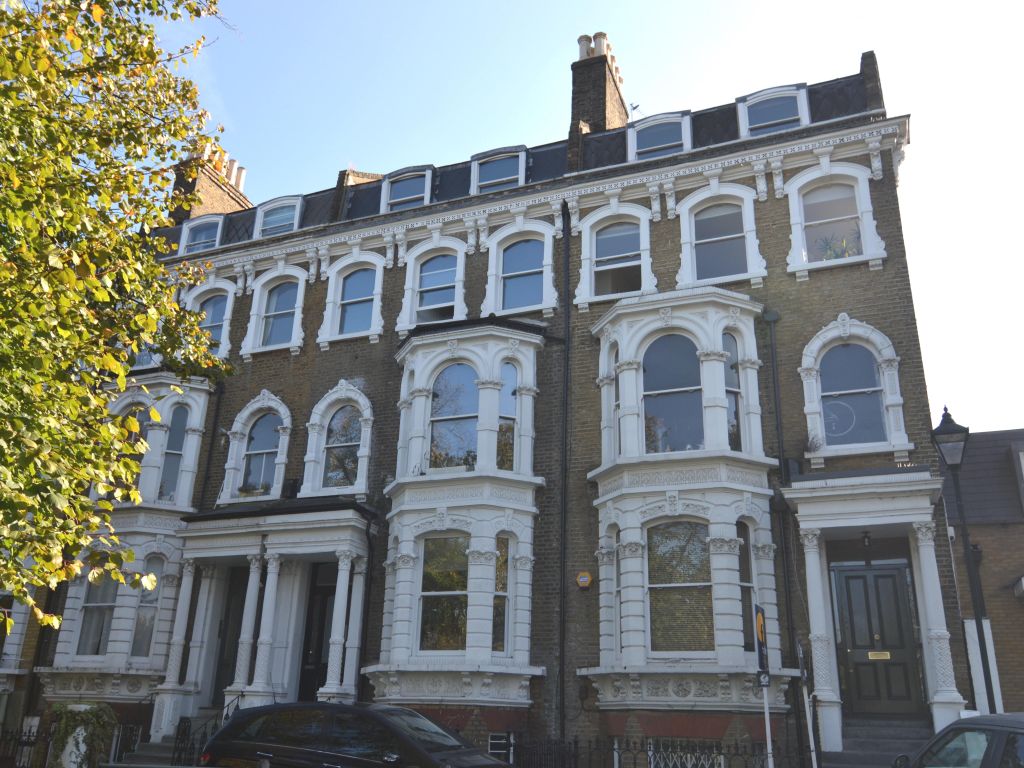 1 bed flat to rent in Clapham Common South Side, London SW4, £1,950 pcm