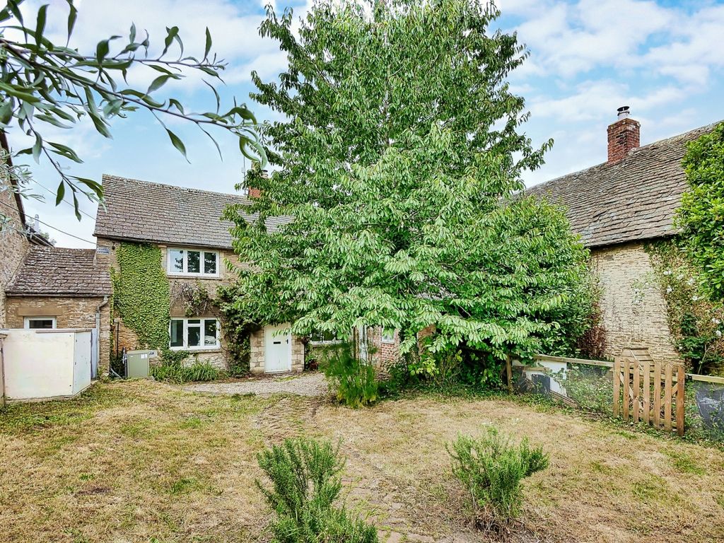 3 bed cottage to rent in London Road, Poulton, Cirencester GL7, £1,550 pcm