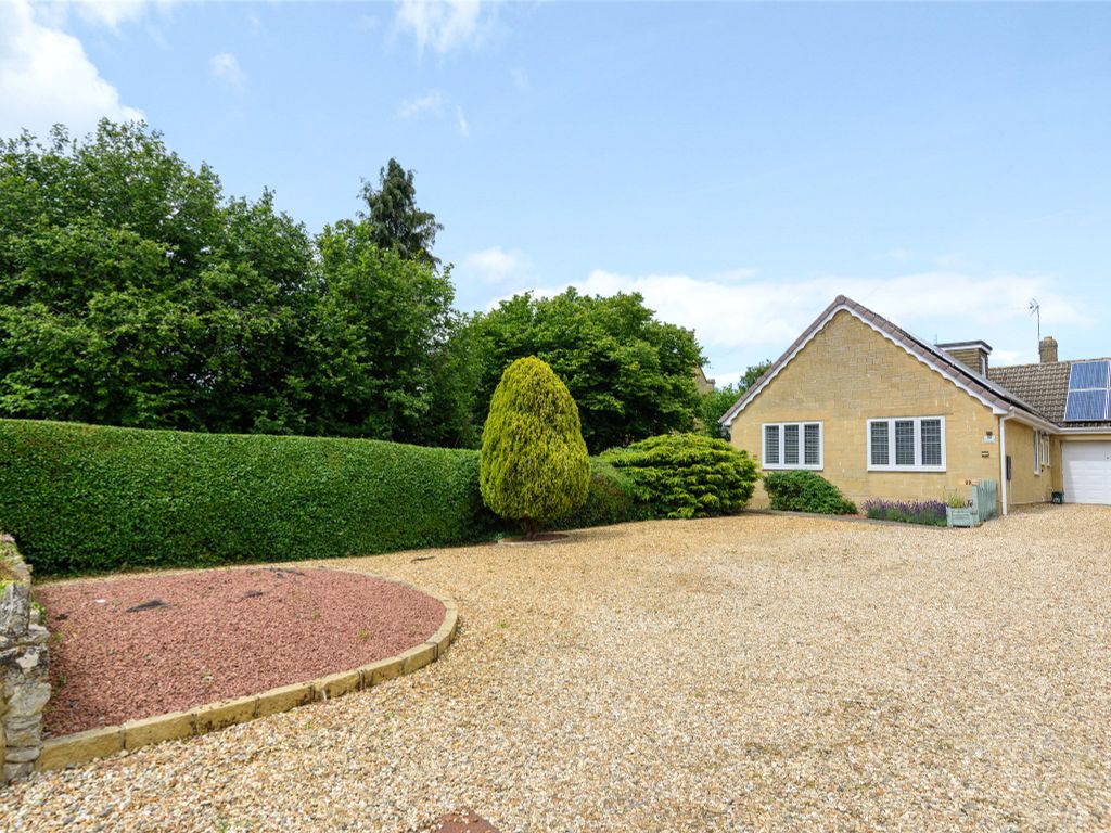 3 bed bungalow for sale in Beckford Road, Alderton, Tewkesbury, Gloucestershire GL20, £450,000