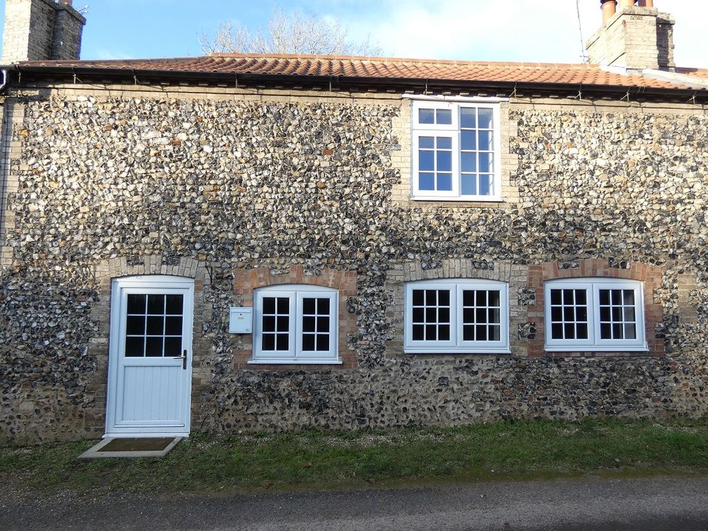 2 bed property to rent in White Lion Cottages, The Street, Croxton IP24, £800 pcm
