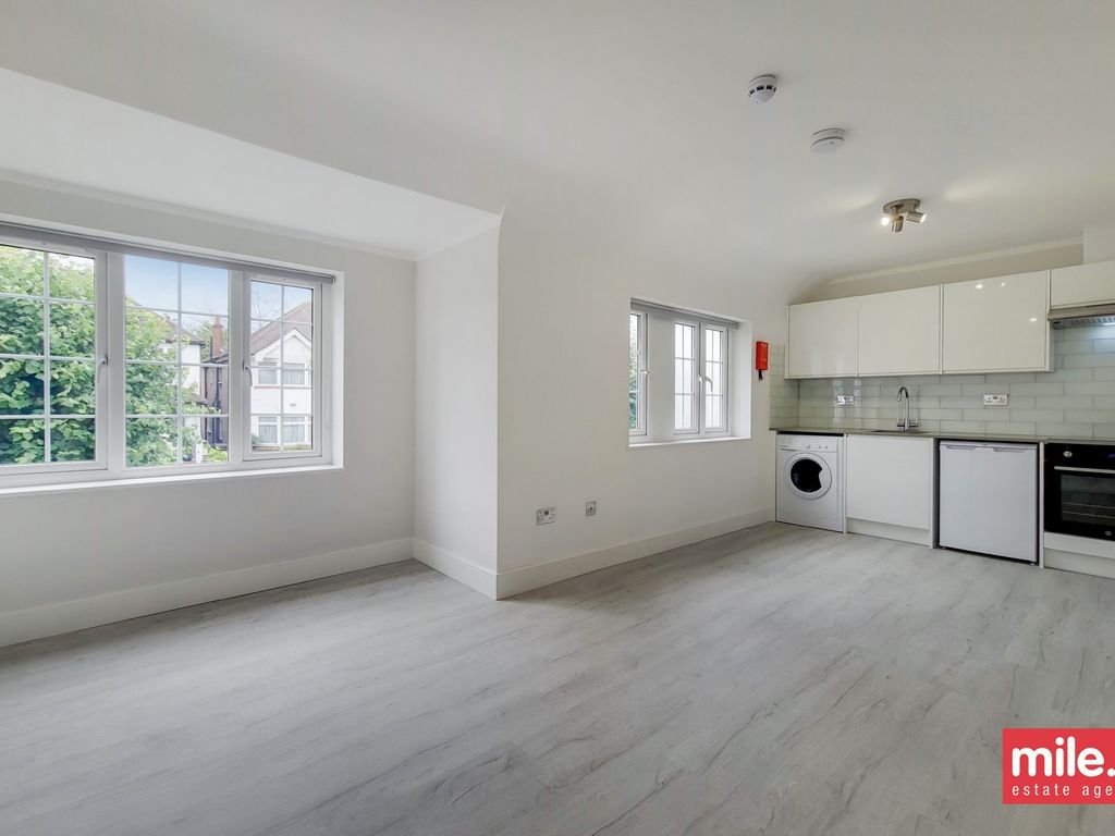 Studio to rent in Montpelier Rise, London NW11, £1,450 pcm