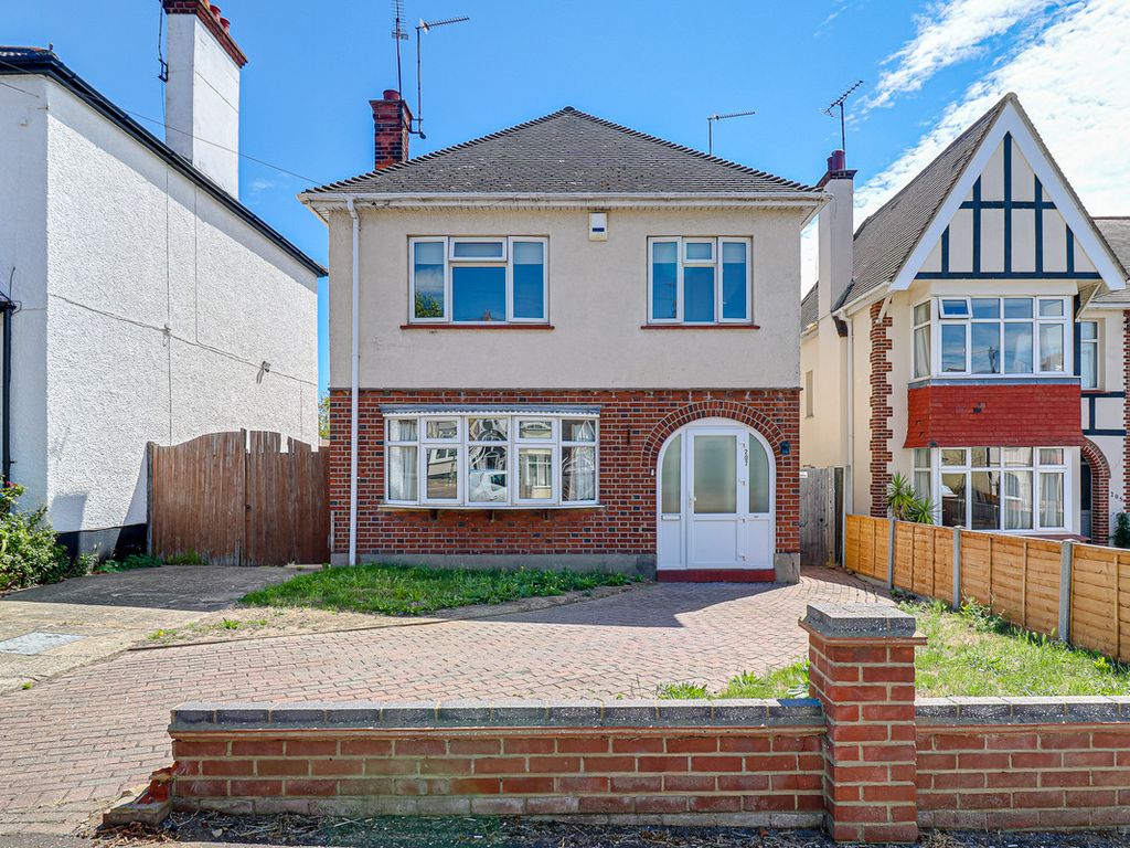 4 bed detached house for sale in Southbourne Grove, Westcliff-On-Sea SS0, £570,000