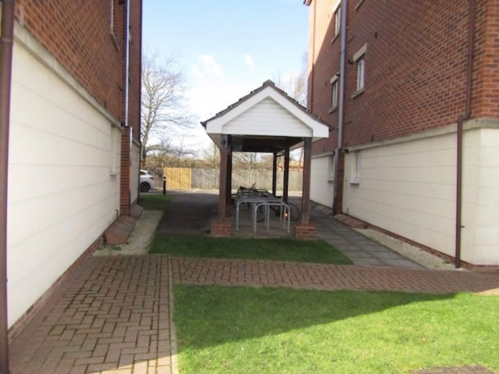 2 bed flat for sale in Primrose Place, Doncaster DN4, £110,000