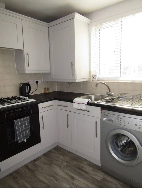 2 bed flat for sale in Primrose Place, Doncaster DN4, £110,000