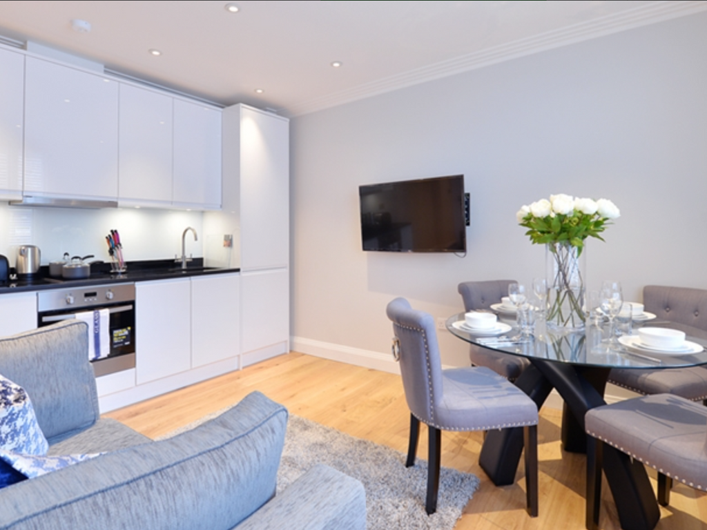 1 bed flat to rent in Hill Street, London W1J, £2,817 pcm