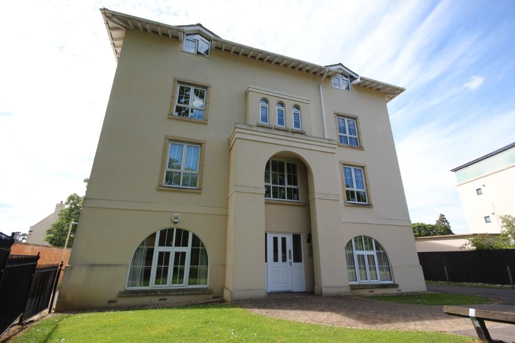 2 bed flat to rent in The Park, Cheltenham GL50, £1,050 pcm