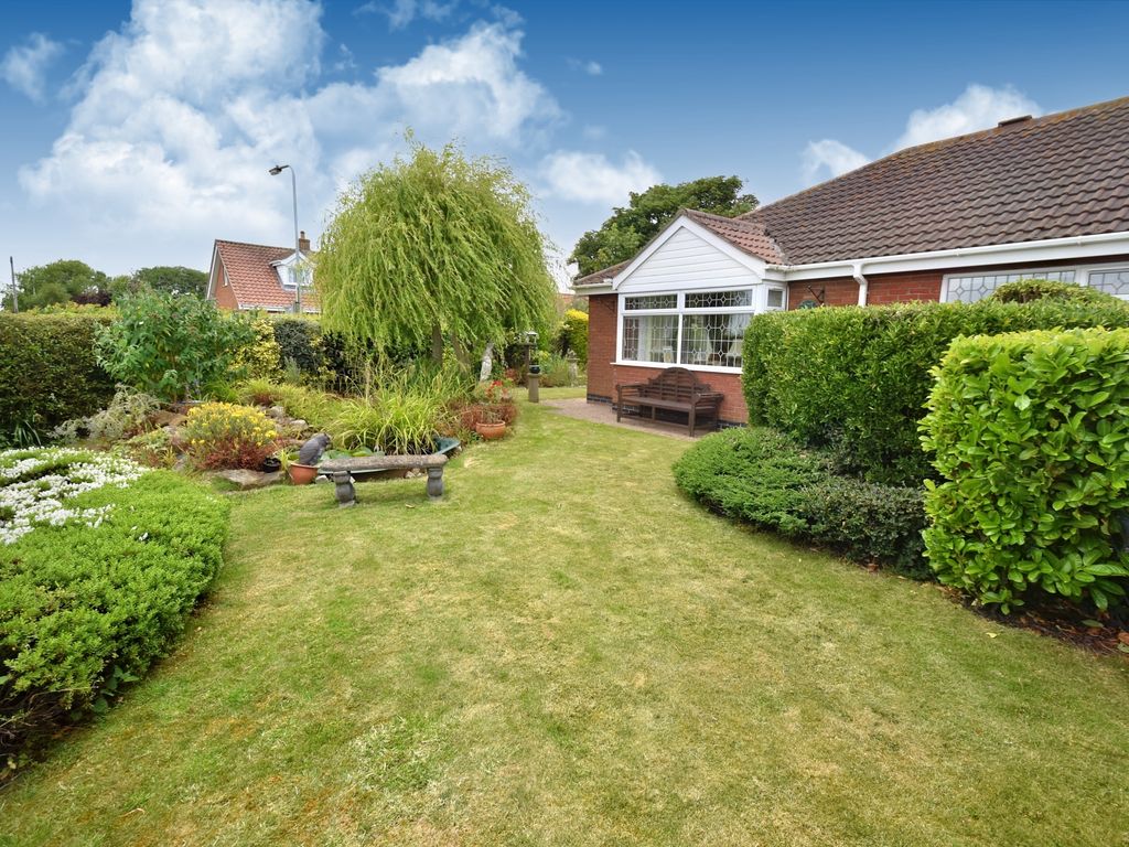 4 bed bungalow for sale in Washdyke Lane, Mumby LN13, £370,000