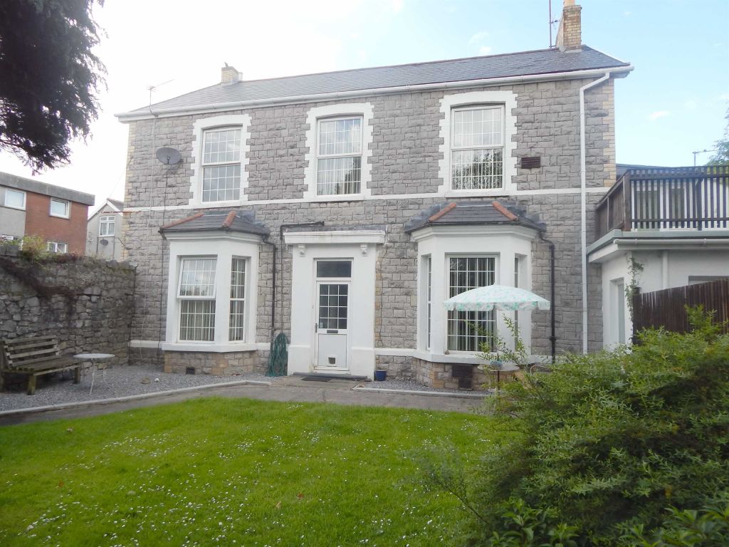 5 bed property for sale in South Road, Porthcawl CF36, £470,000