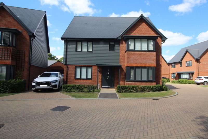 4 bed detached house for sale in Long Lane, Handcross, Haywards Heath RH17, £625,000