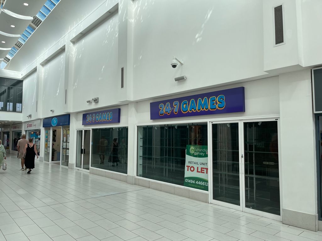 Retail premises to let in Eden Walk, High Wycombe HP11, £40,000 pa