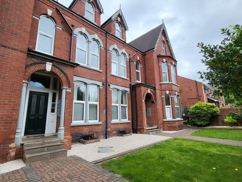 Room to rent in Room 15, 2-4 Auckland Road, Doncaster DN2, £433 pcm