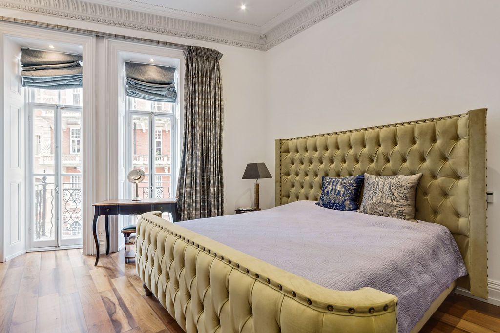 3 bed flat for sale in Kensington Gore, London SW7, £3,150,000
