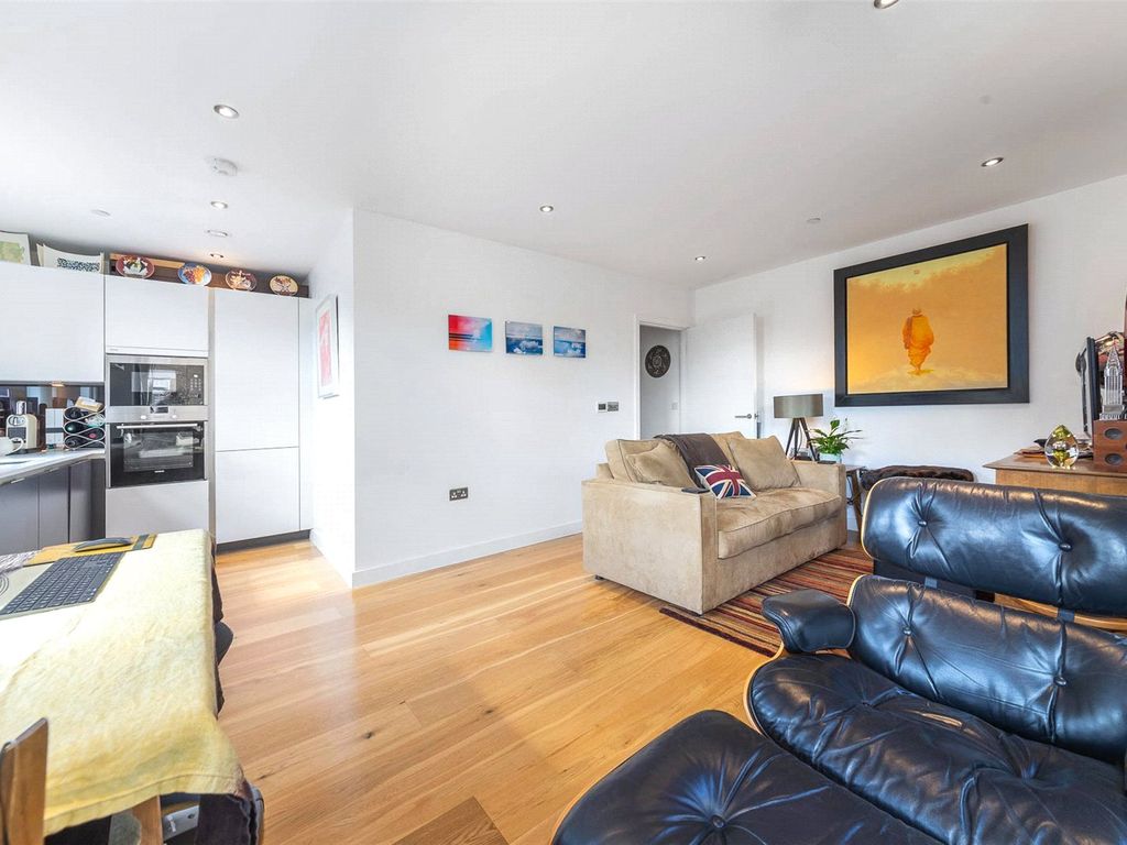 1 bed flat for sale in Alwen Court, 6 Pages Walk, London SE1, £538,000