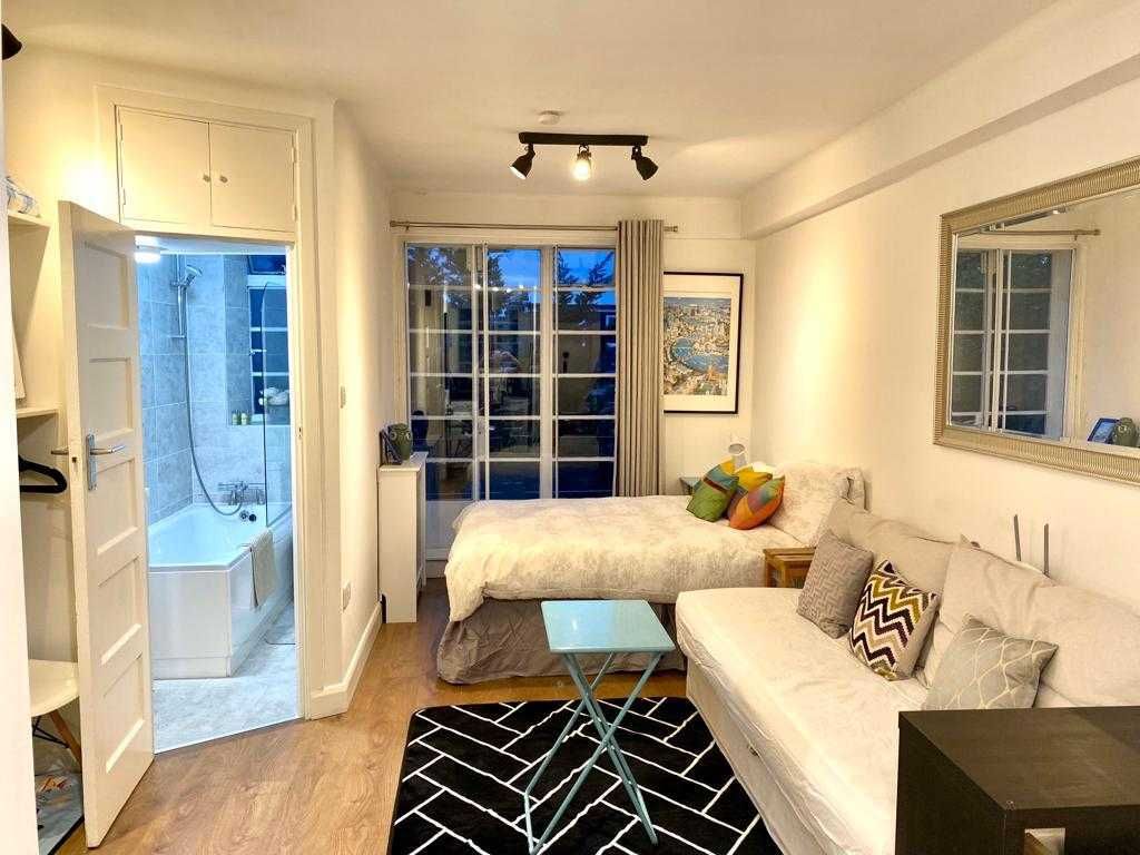 1 bed flat to rent in Shepherds Bush Road, Shepherd’S Bush, – Studio Flat W6, £1,863 pcm